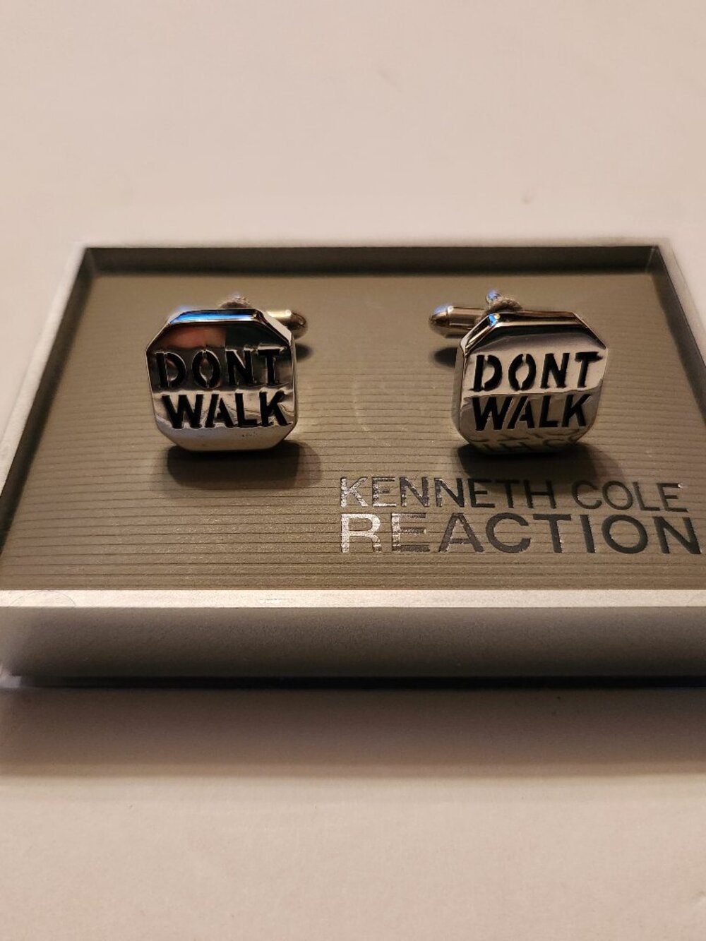 Kenneth Cole reaction men's new silver cufflinks